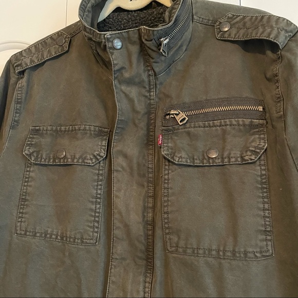 Levi's Men's Washed Cotton Two Pocket Sherpa Lined Military Jacket - Picture 5 of 13